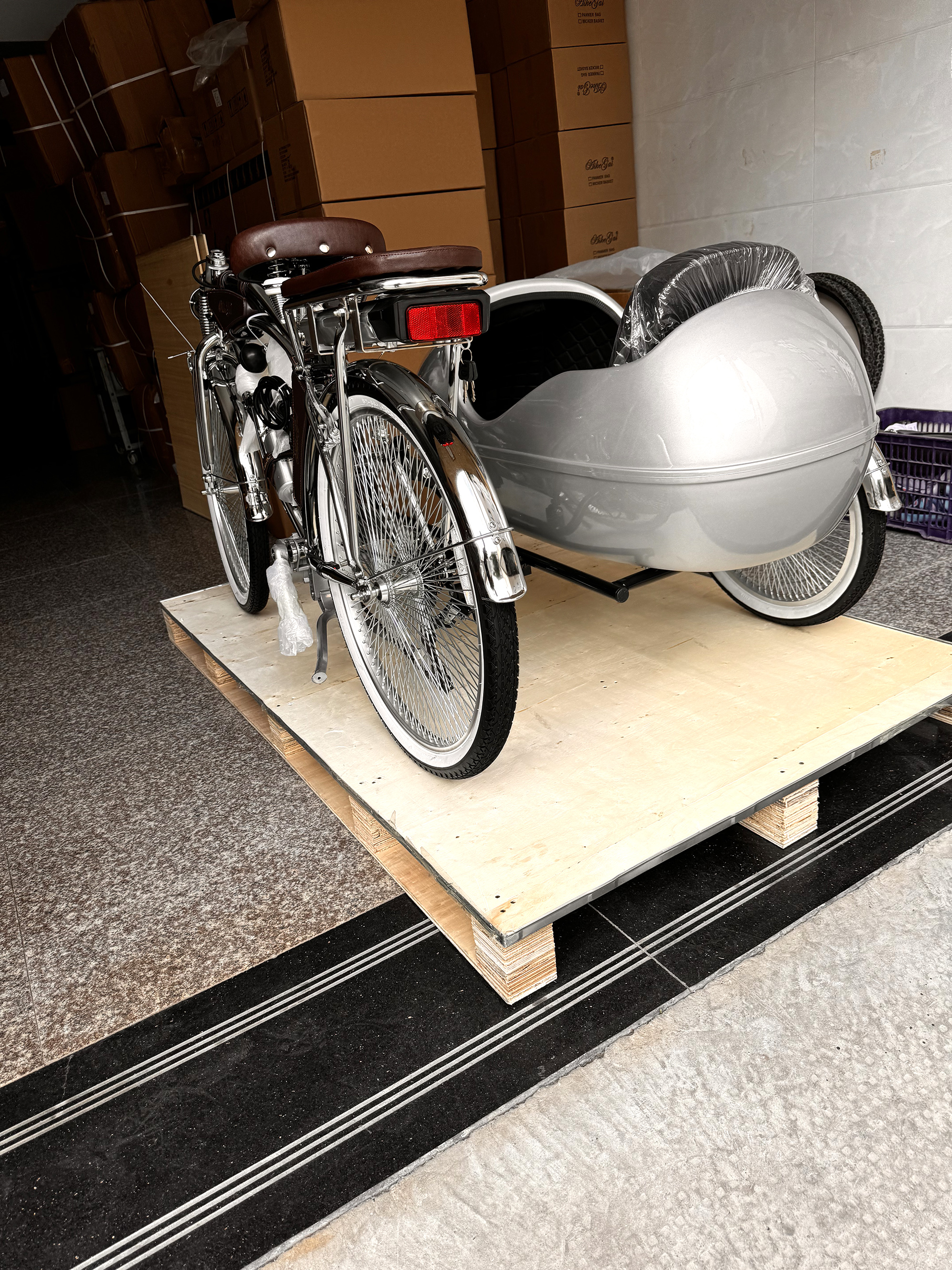 Vintage Cruiser Bike-With Sidecar Chrome